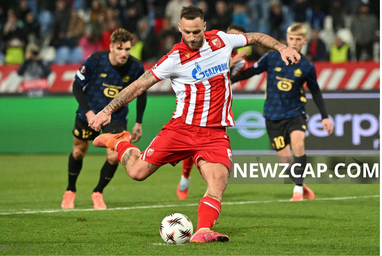 Pemain Crvena Zvezda merayakan gol jelang laga melawan Lille di Liga Europa